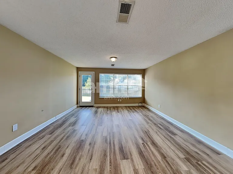 208 Winding Willow Trl — Photo 7