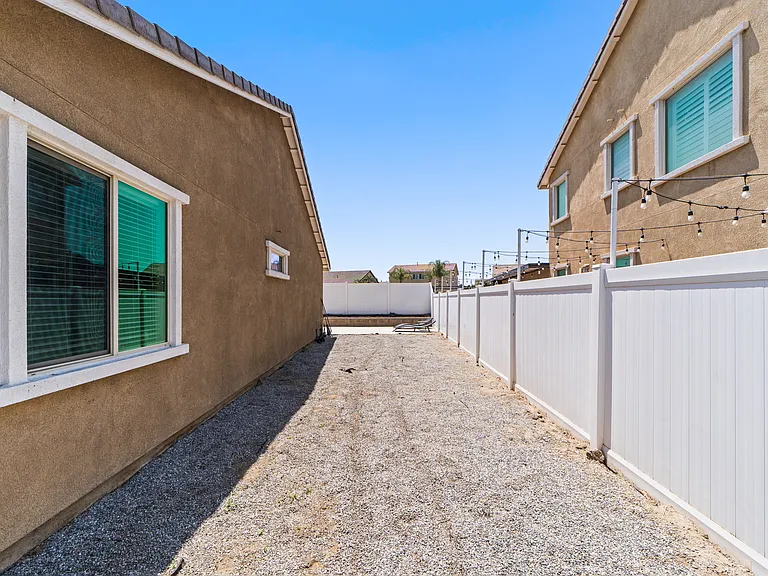 4825 Magnum Way — Photo 30