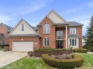 1346 Ross Ln, Rochester, MI 48306