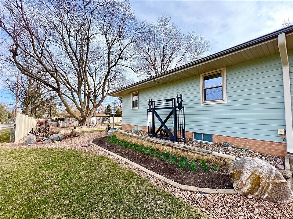 2215 Ashworth Rd, West Des Moines, IA 50265 Zillow