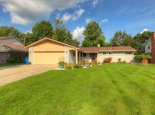 3136 Indianview Dr, Waterford, MI 48329