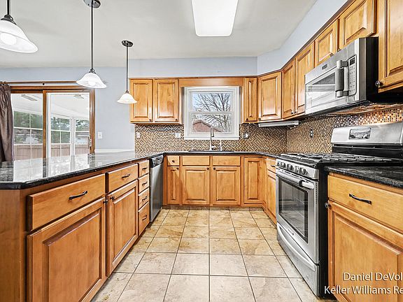 5th image of 8825 Cottonwood Dr