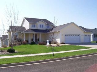 2105 Greenview Ln, Onalaska, WI 54650