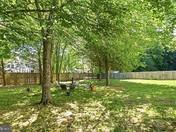 3rd image of 10654 Ashford Cir