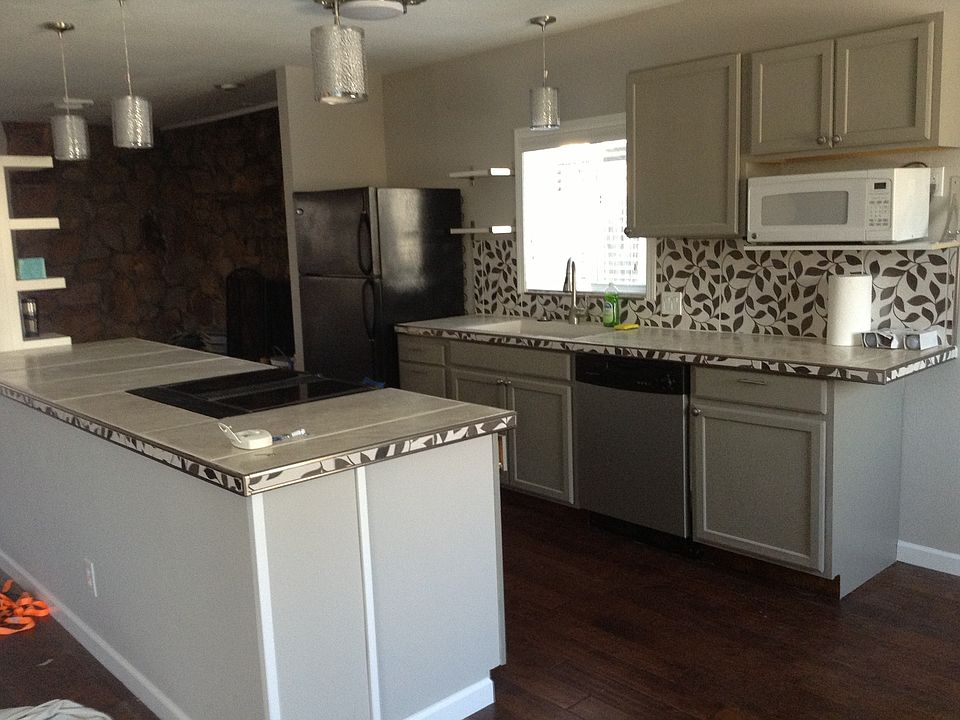2nd image of 830 Ashland St