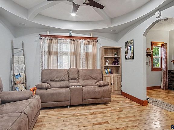 3rd image of 207 S Summit Ave