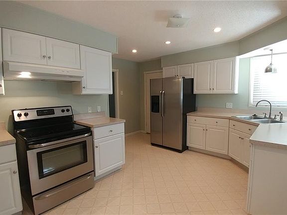 2nd image of 4820 Waldron Ave
