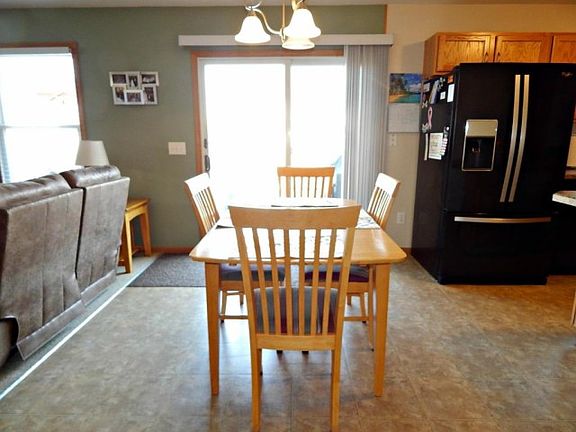 5th image of 434 Millett Dr