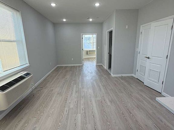 3rd image of 10 Lake St #3