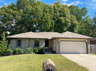 916 S Belcrest Ave, Springfield, MO 65802