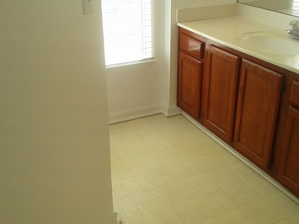 2nd image of 1720 Gordon Walters Dr