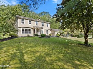 5 Sandspring Dr N, Saratoga Springs, NY 12866