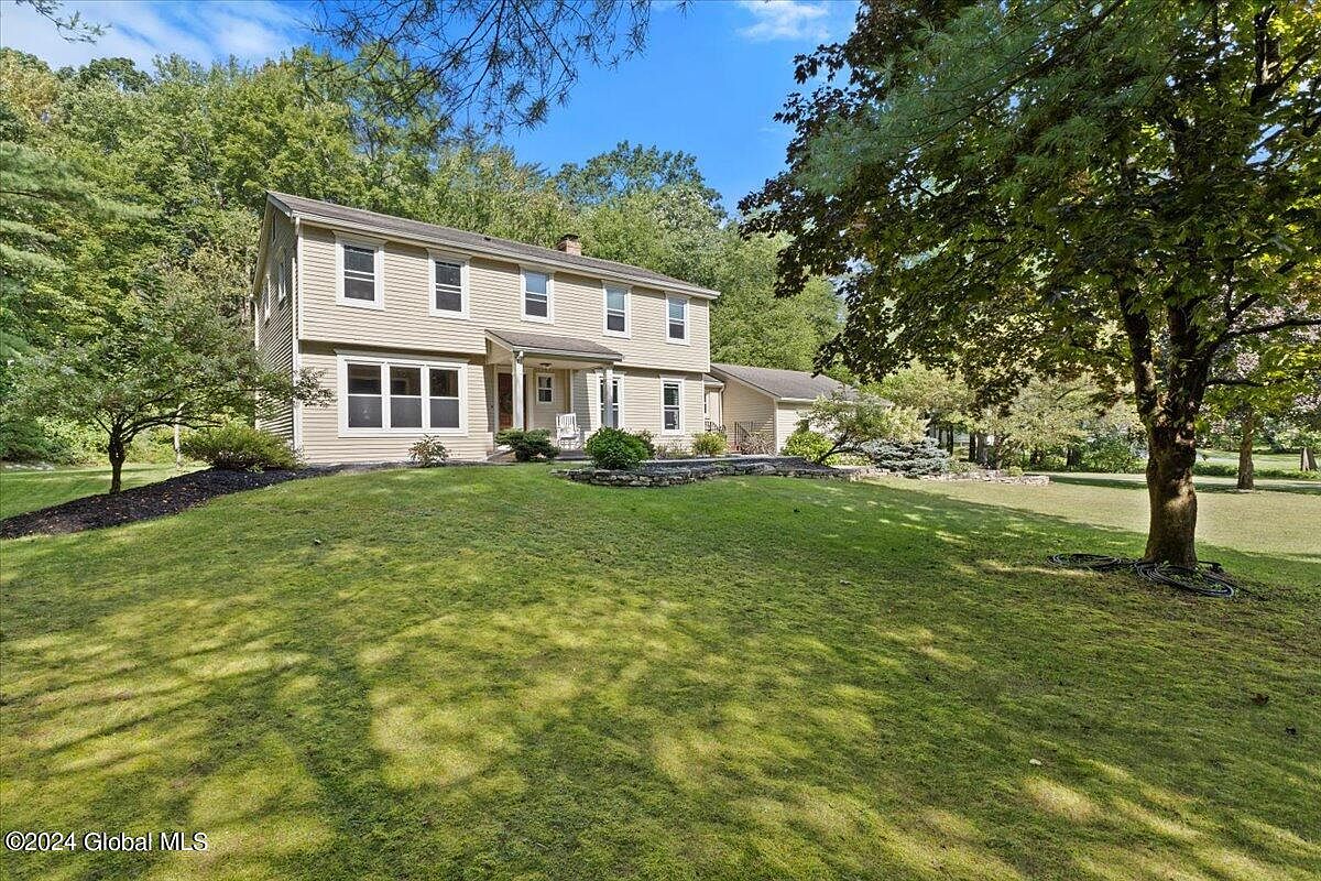 1st image of 5 Sandspring Drive N