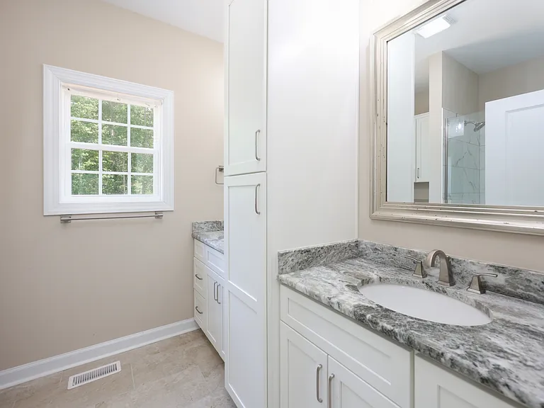 518 Woods Dr — Photo 5