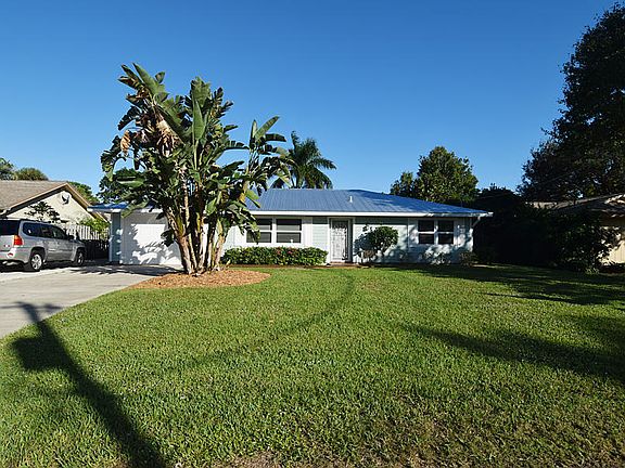 2nd image of 713 SE Hibiscus Ave