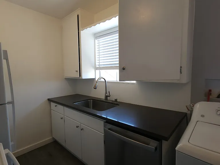 901 W 64th St #3 — Photo 10