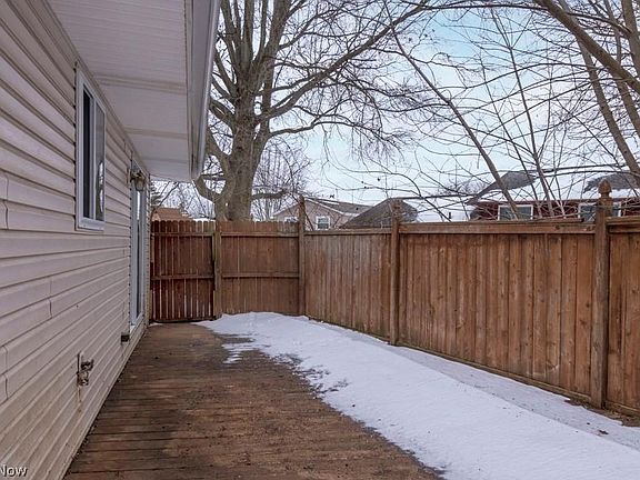 5th image of 1013 Chatham Ct