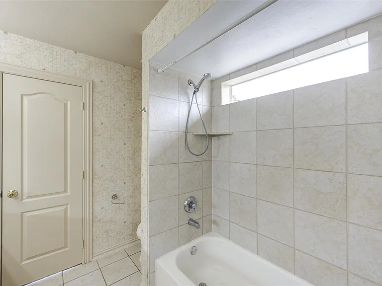 1502 Ashbury Park Ln — Photo 40