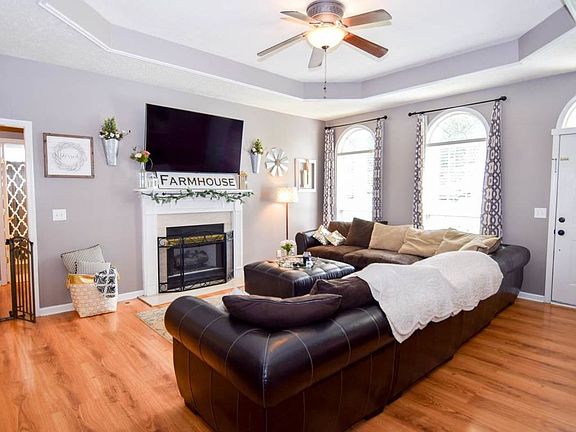 5th image of 424 Dorchester Pl