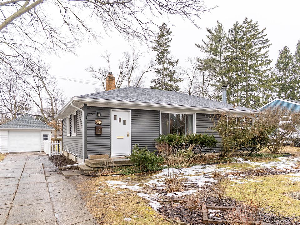 1st image of 809 Loyola Dr
