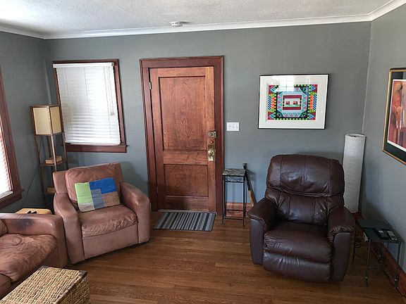 3rd image of 2127 Glenbury Ave