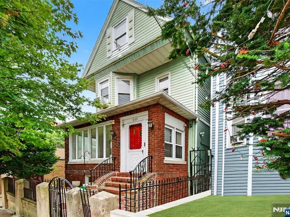 209 50th St, West New York, NJ 07093