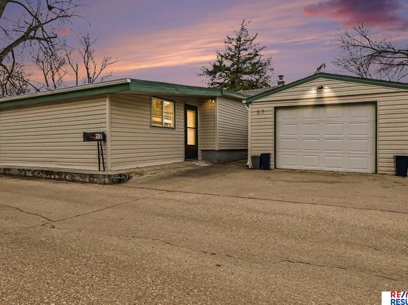 57 Carter Lake Clb, Carter Lake, IA 51510