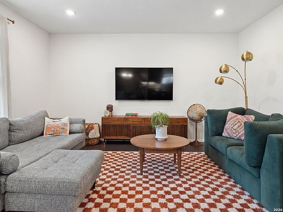 3rd image of 6809 Ellsworth