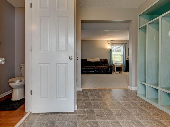 4th image of 126 River Run Ct