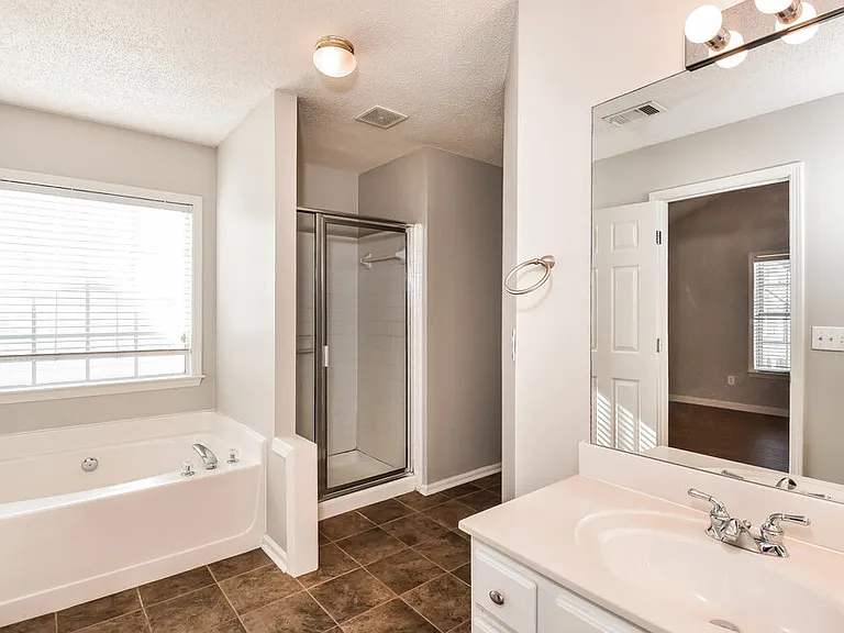 135 Wallnut Hall Cir — Photo 12