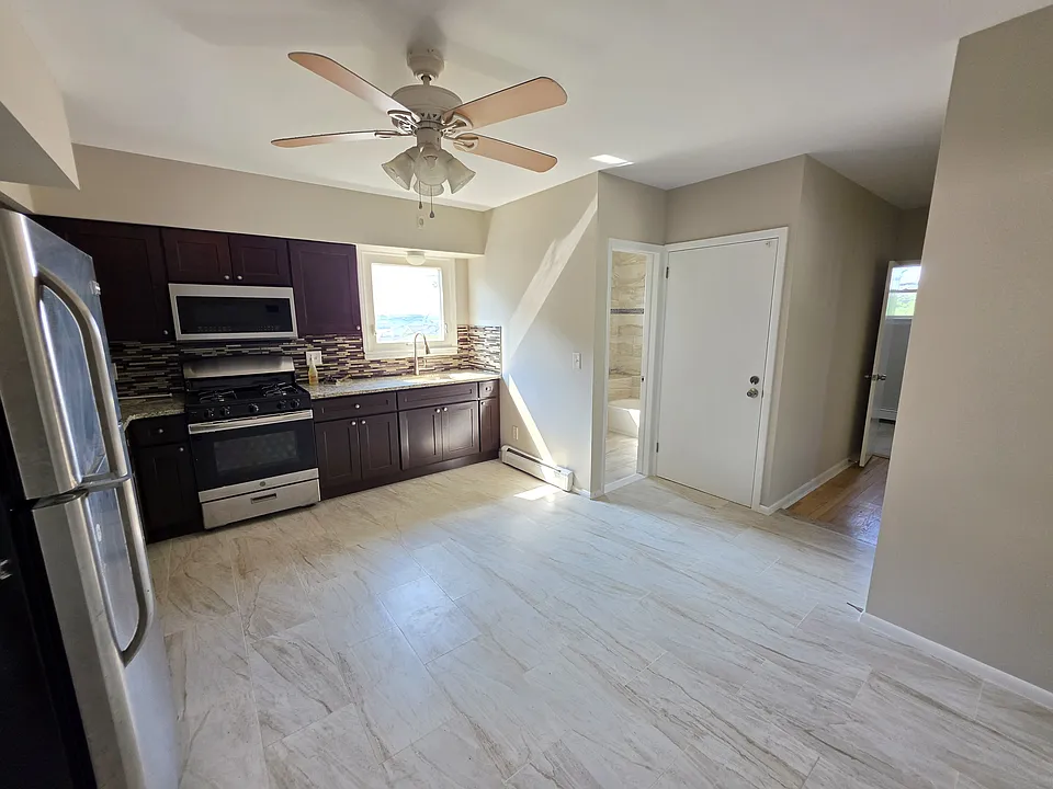 437 Broad St #2