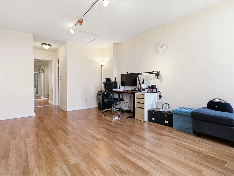 200 Winston Dr #720 — Photo 22