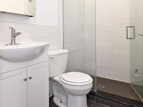 5th image of 526 E 6th St APT 15