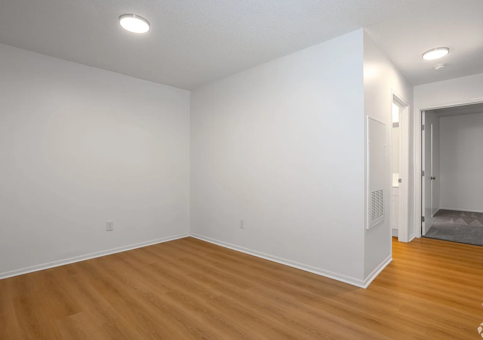 Coventry Apartments — Photo 3