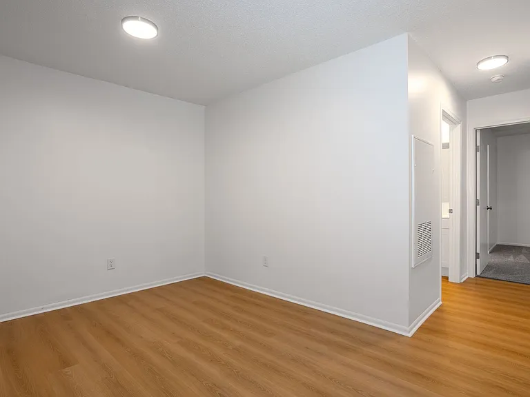 Coventry Apartments — Photo 10