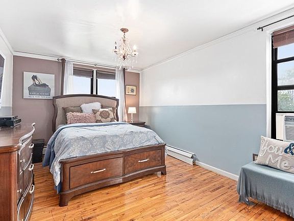 2nd image of 1031 E 108th St #3X