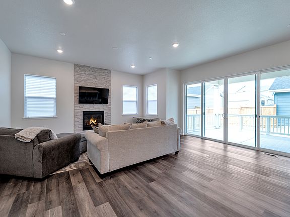5th image of 307 S 1st Ave