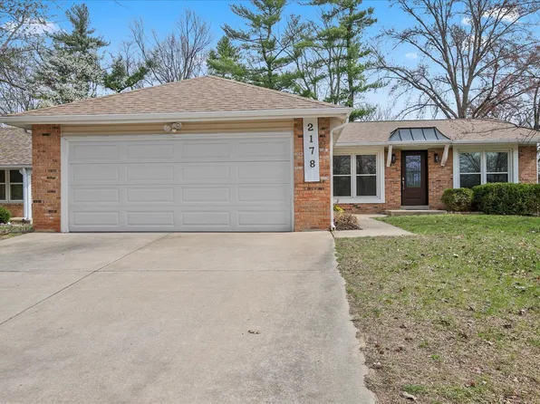 2178 Pheasant Run Dr, Maryland Heights, MO 63043
