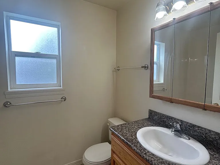 465 Taft — Photo 23