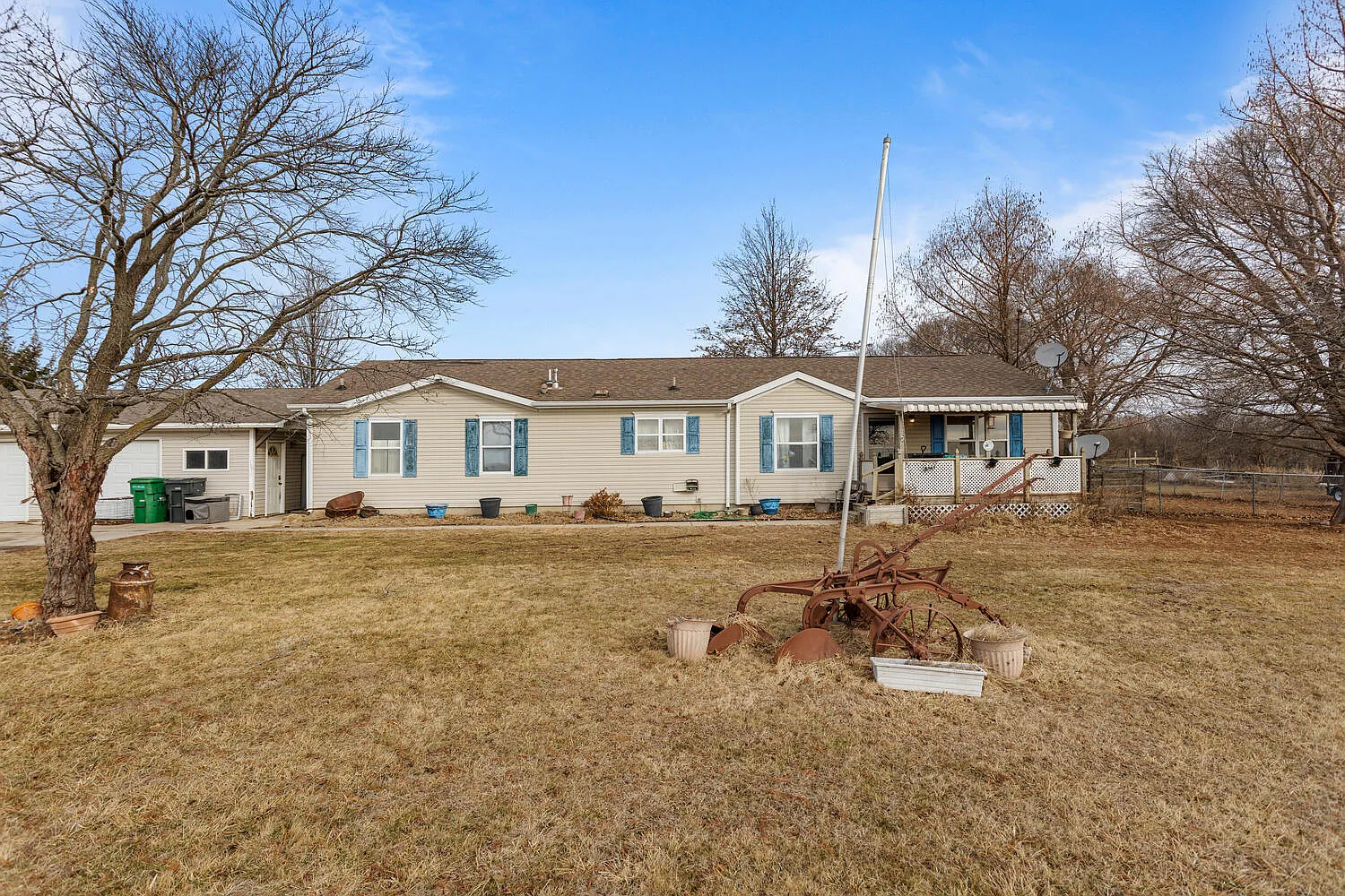 17471 Lakeshore Rd photo 1