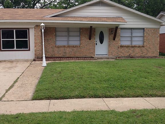 2nd image of 2418 Nottingham Dr