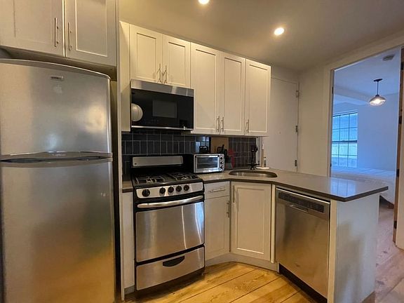 4th image of 729 Meeker Ave #2F