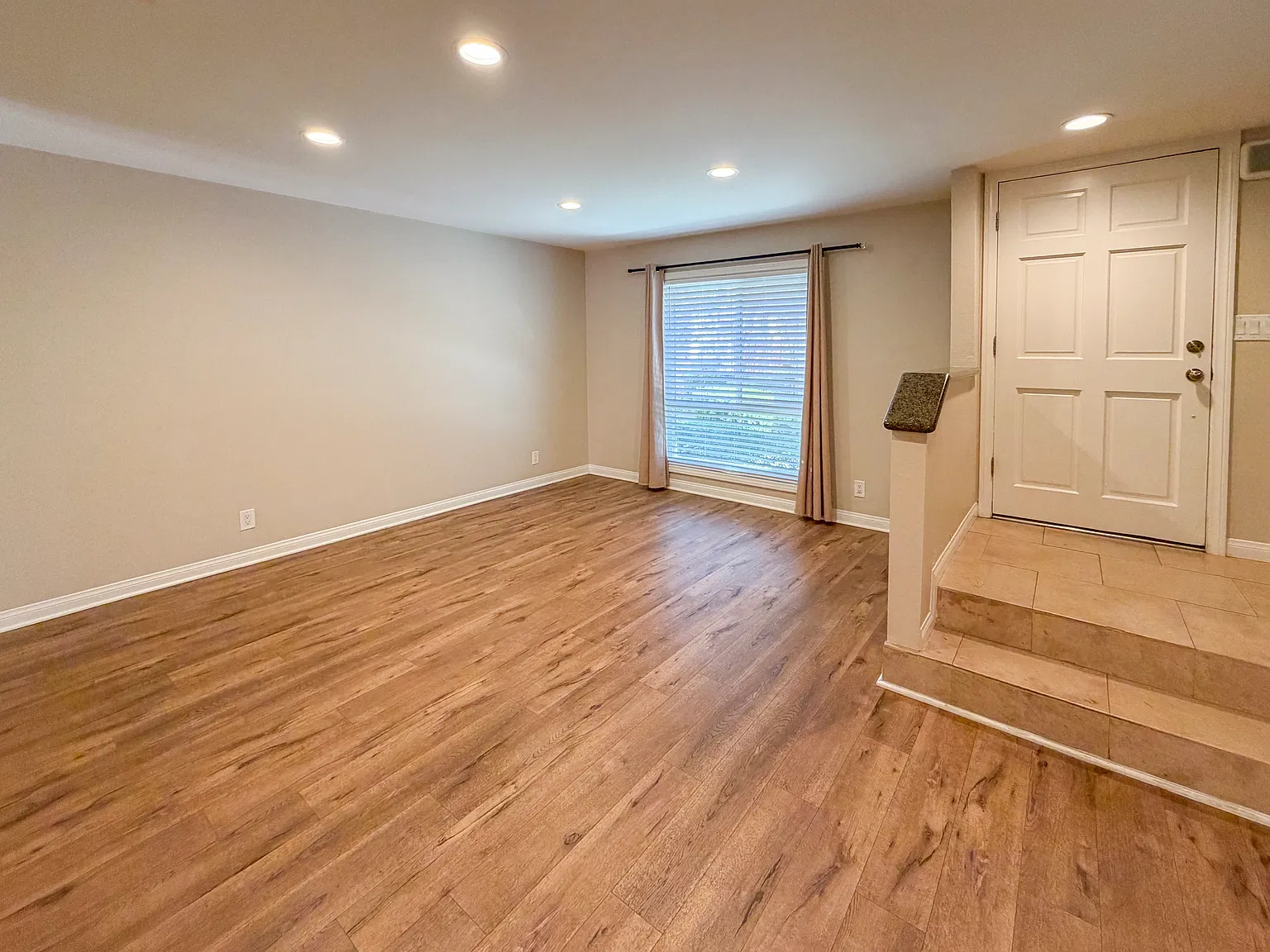 2 bed, 1.5 bath, 1127 sqft, $3,300 — Photo 4