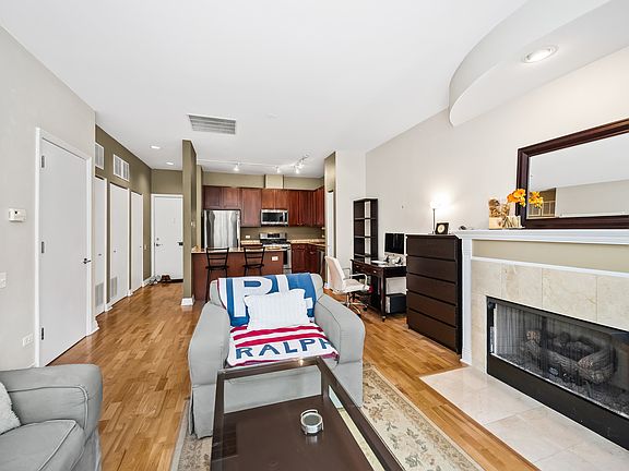 5th image of 550 W Fulton St APT 307