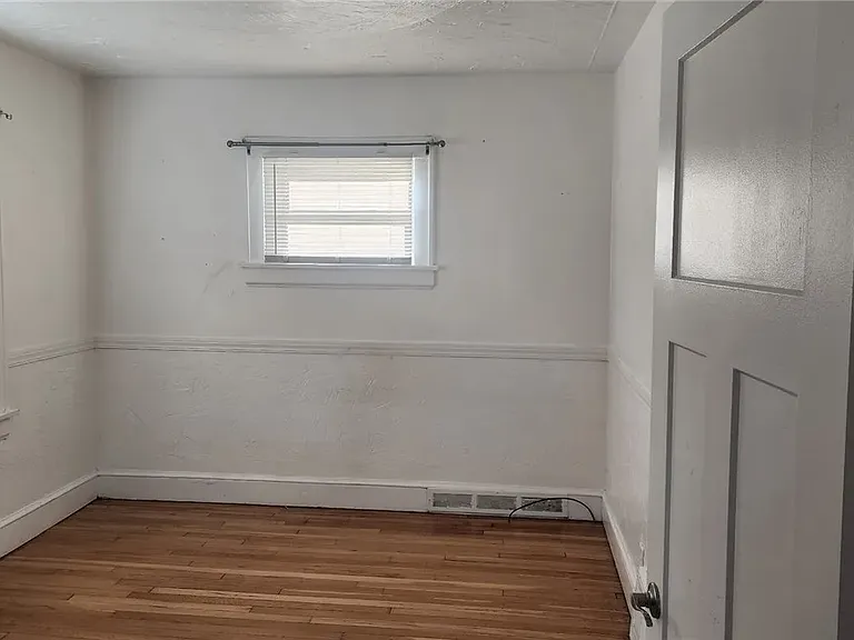 853 Russell Ave — Photo 3