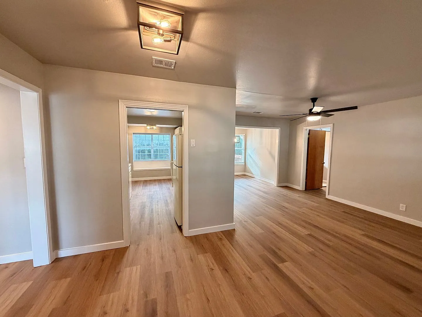 9bed/4bath duplex in North Campus — Photo 3