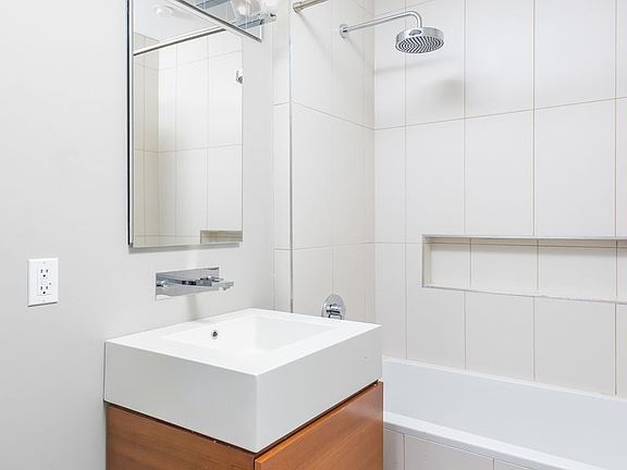 4th image of 525 Borden Ave #6F