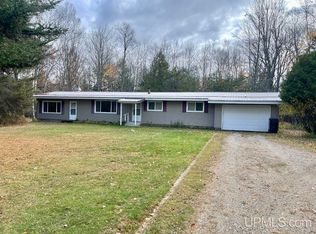 8306 M5 Rd, Gladstone, MI 49837