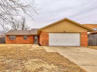 625 SW 26th St, Moore, OK 73160