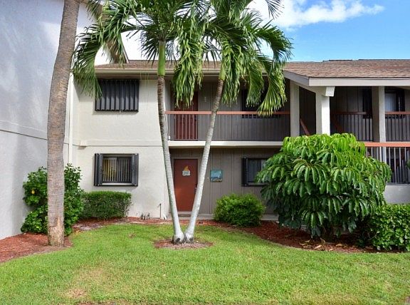 2nd image of 1600 NE Dixie Hwy APT 13-104
